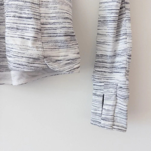 Lululemon Runderful Long Sleeve with Pocket Size 6 - Picture 6 of 9